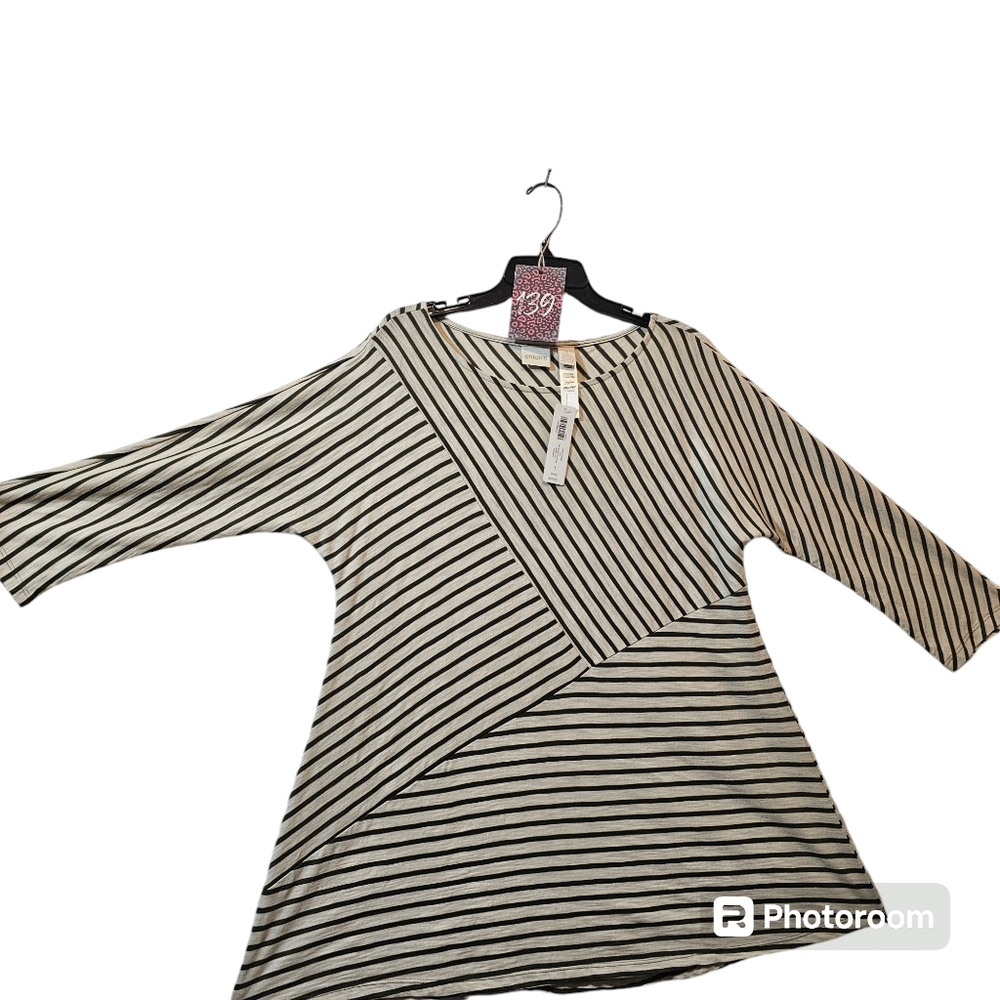 #139 CHICOS SZ.1 WOMEN'S N.W.T. TOP